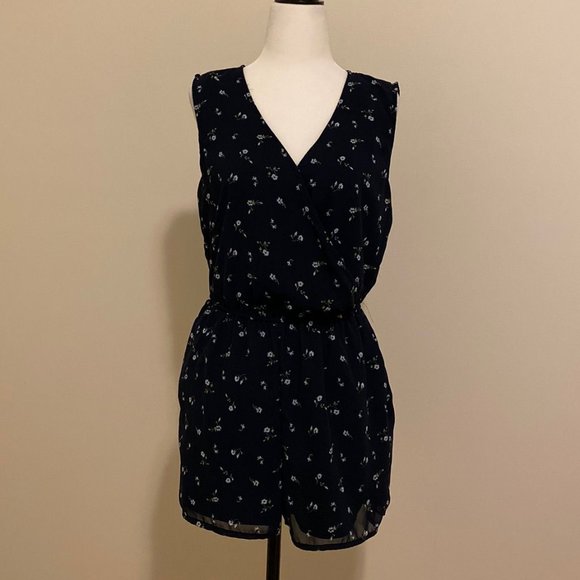 Hollister Floral Romper - Picture 1 of 4